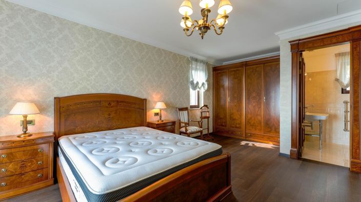 Image No.24-4 Bed Property for sale