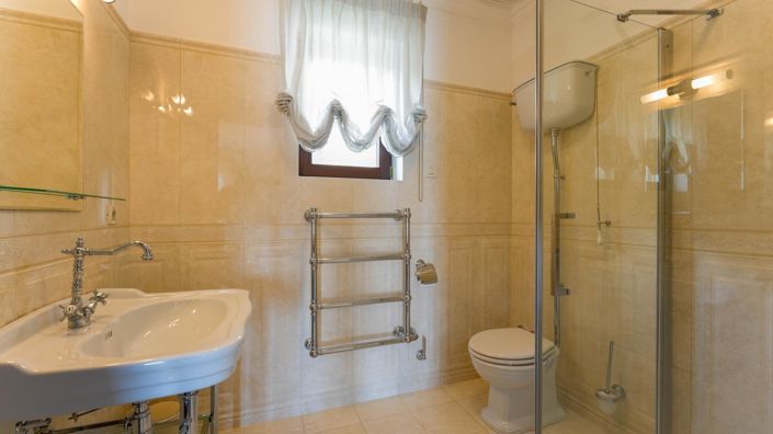 Image No.25-4 Bed Property for sale