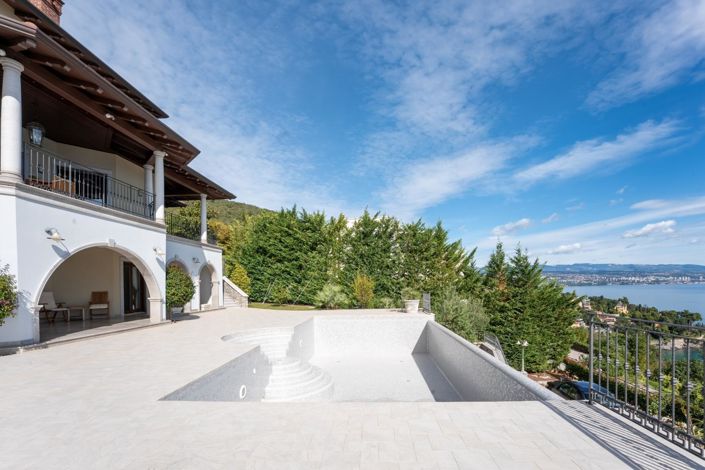 Image No.4-4 Bed Property for sale