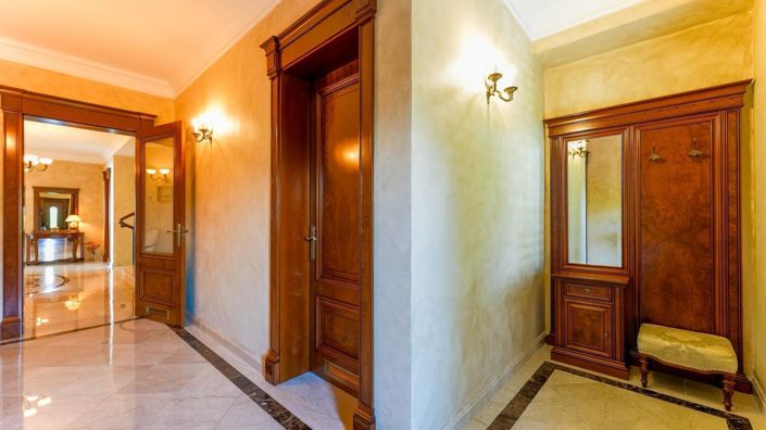 Image No.8-4 Bed Property for sale