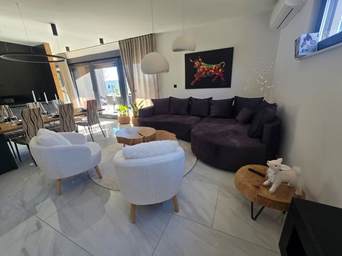 Image No.13-3 Bed Property for sale