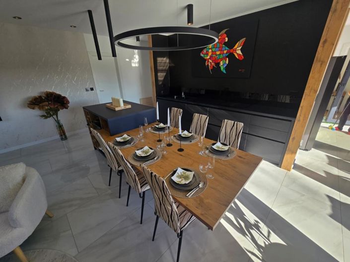 Image No.14-3 Bed Property for sale