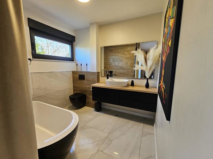 Image No.24-3 Bed Property for sale