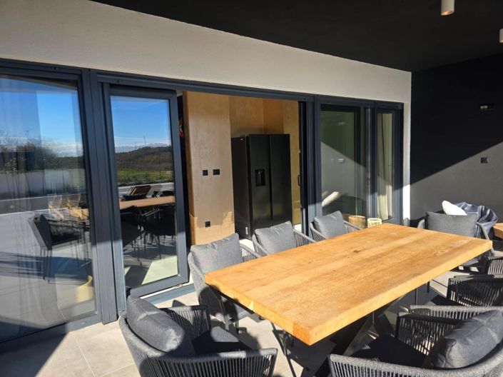 Image No.17-3 Bed Property for sale