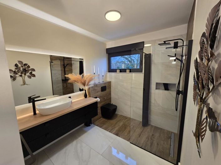 Image No.18-3 Bed Property for sale