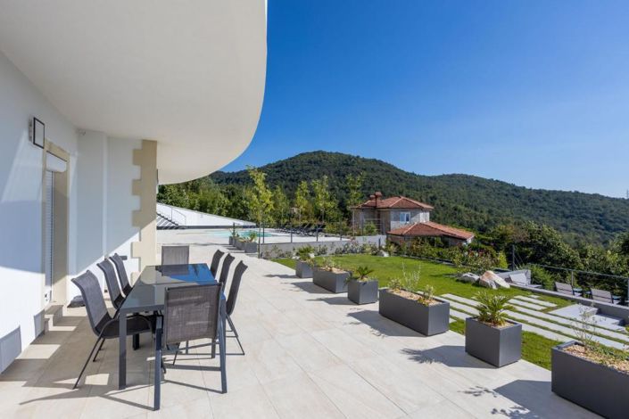 Image No.18-7 Bed Property for sale