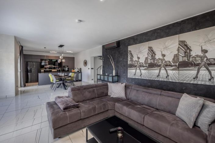 Image No.23-7 Bed Property for sale