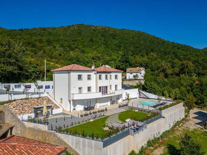 Image No.6-7 Bed Property for sale