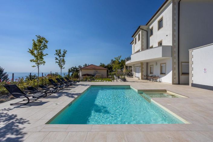 Image No.7-7 Bed Property for sale