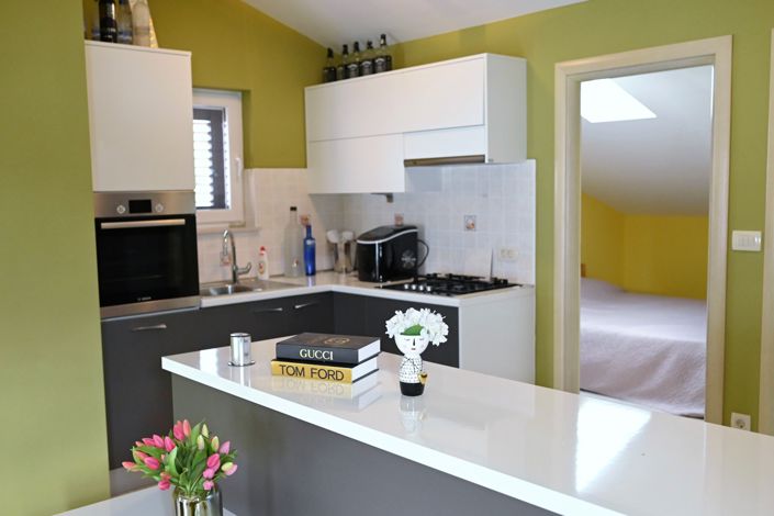 Image No.15-10 Bed Property for sale