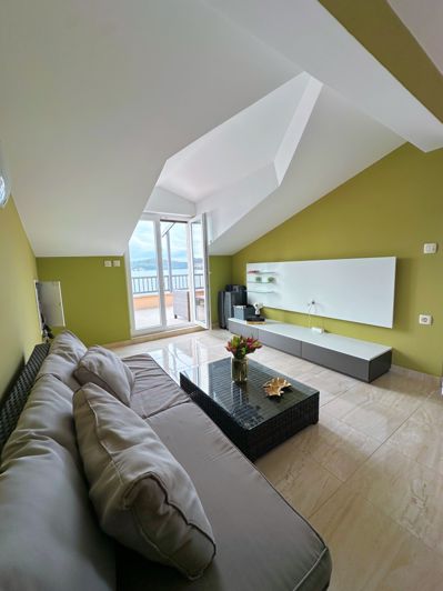 Image No.16-10 Bed Property for sale