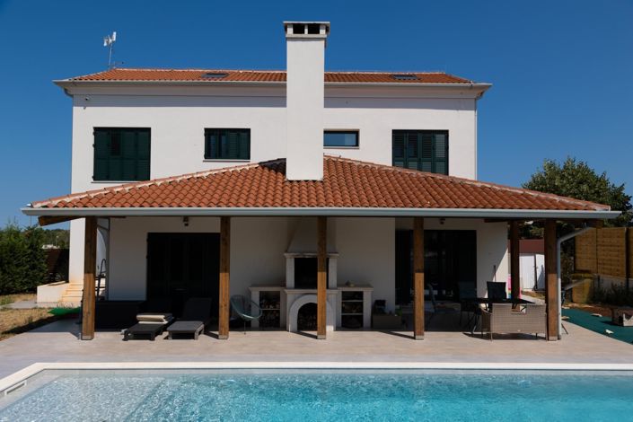 Image No.12-5 Bed Property for sale