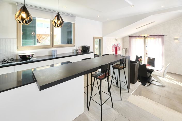 Image No.16-5 Bed Property for sale