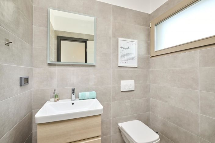 Image No.21-5 Bed Property for sale