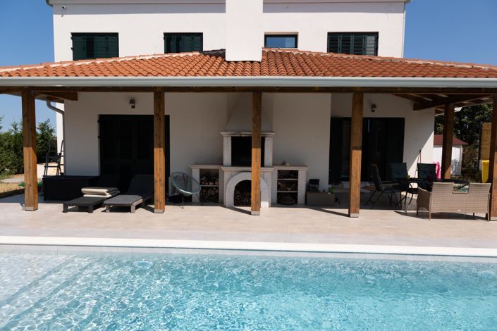 Image No.5-5 Bed Property for sale