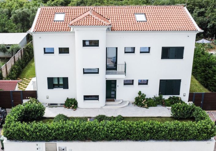 Image No.7-5 Bed Property for sale