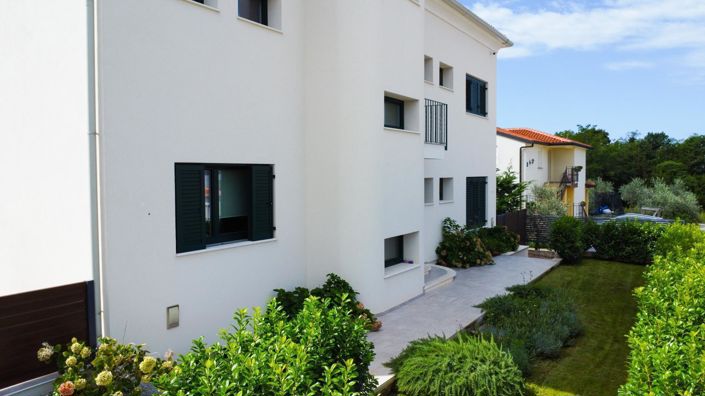 Image No.8-5 Bed Property for sale