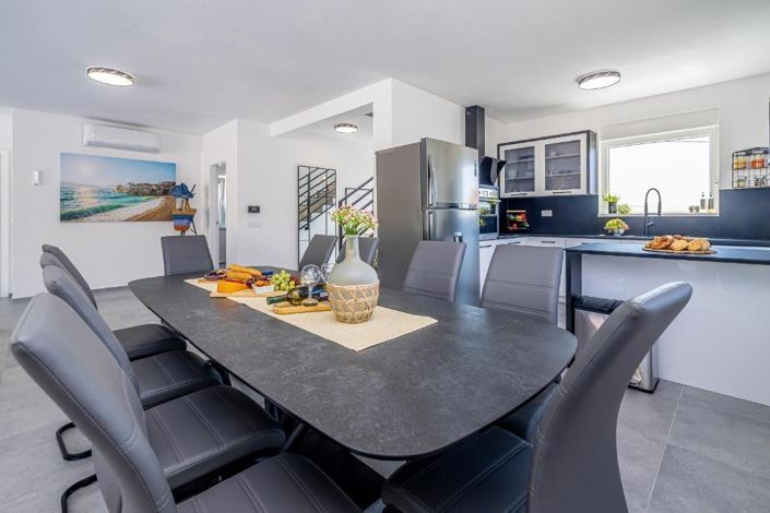 Image No.5-4 Bed Property for sale