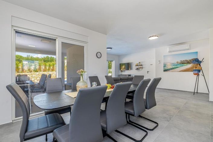 Image No.6-4 Bed Property for sale