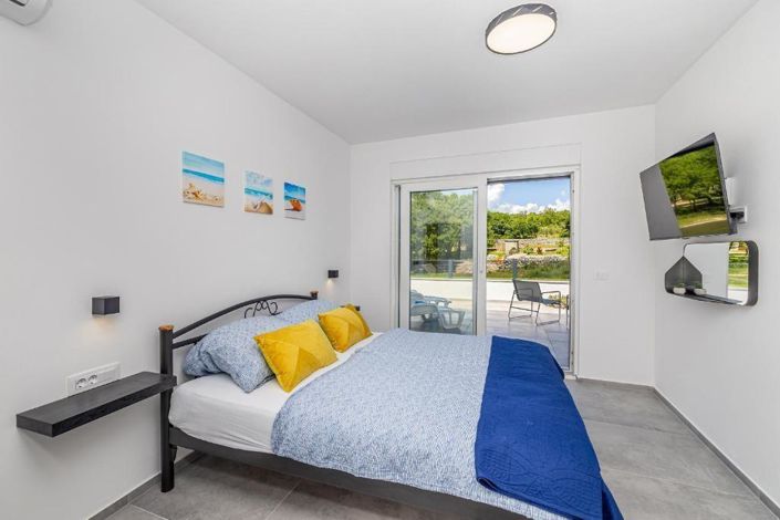 Image No.9-4 Bed Property for sale