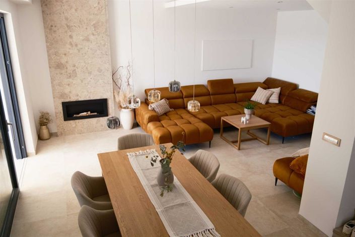 Image No.4-4 Bed Property for sale