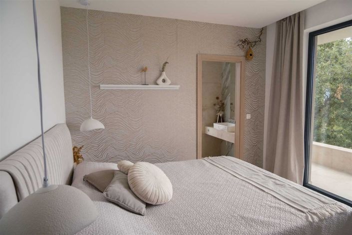 Image No.7-4 Bed Property for sale