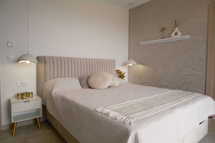 Image No.8-4 Bed Property for sale