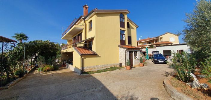 Image No.2-Propriété de 8 chambres à vendre à Porec
