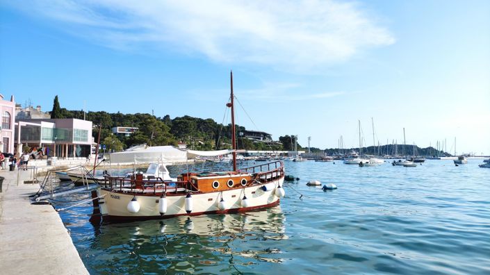 Image No.9-17 Bed Property for sale