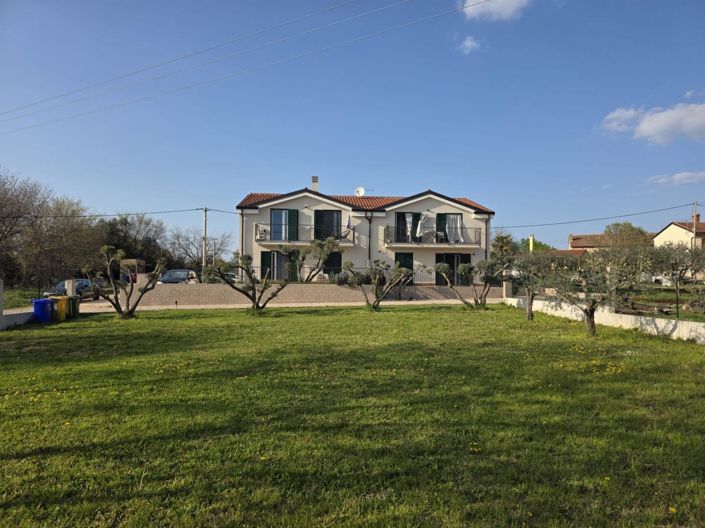 Image No.2-Propriété de 8 chambres à vendre à Umag