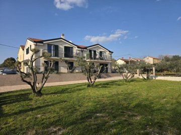 154825-584576