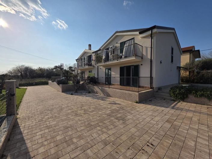 Image No.5-Propriété de 8 chambres à vendre à Umag