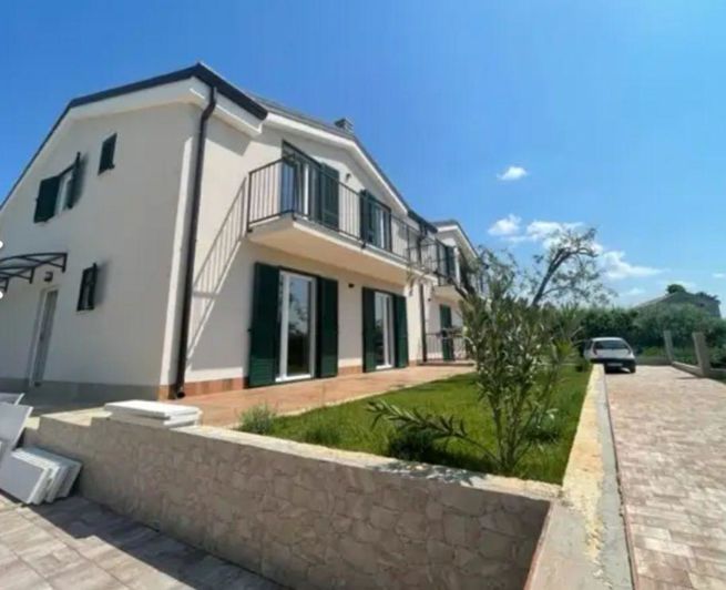 Image No.6-Propriété de 8 chambres à vendre à Umag