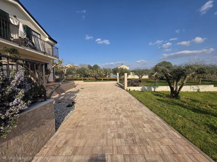 Image No.7-Propriété de 8 chambres à vendre à Umag