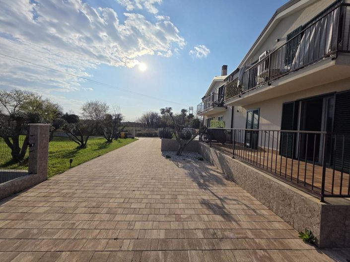 Image No.8-Propriété de 8 chambres à vendre à Umag