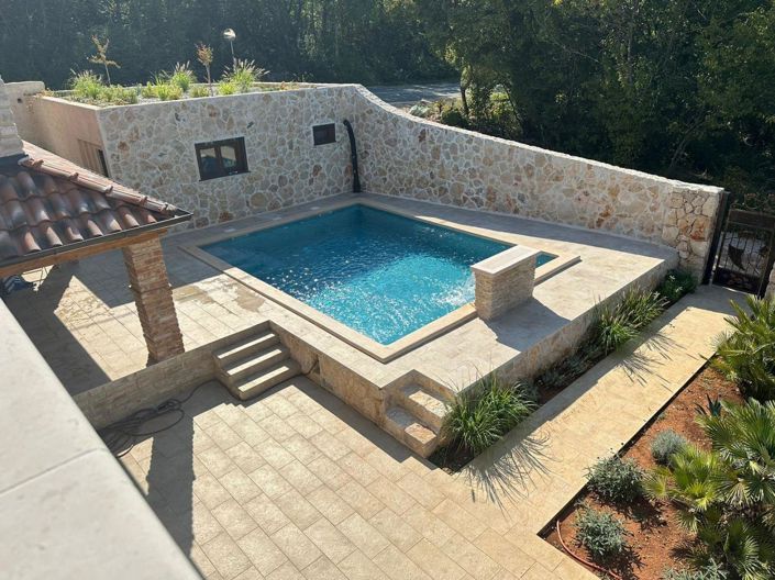 Image No.12-3 Bed Property for sale