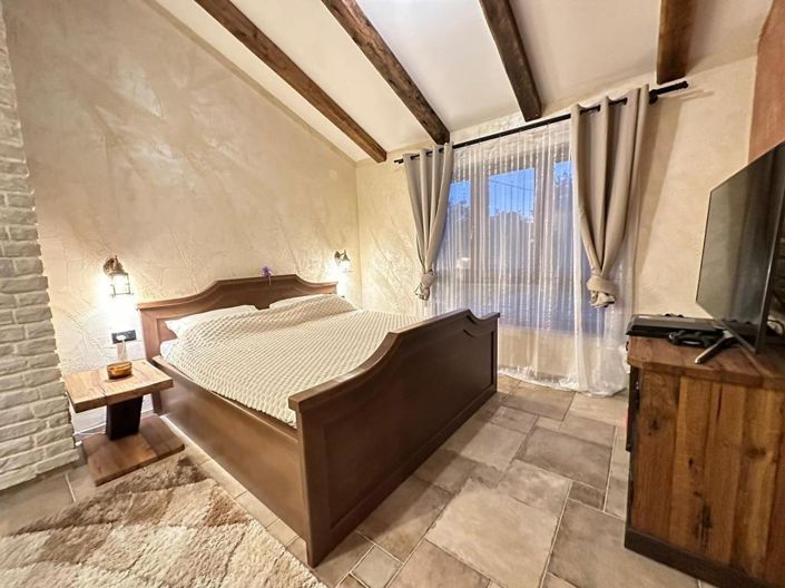 Image No.9-3 Bed Property for sale