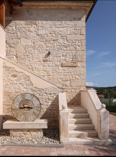 Image No.12-4 Bed Property for sale