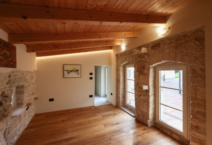 Image No.20-4 Bed Property for sale