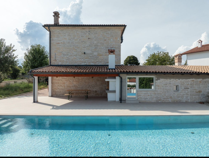 Image No.8-4 Bed Property for sale