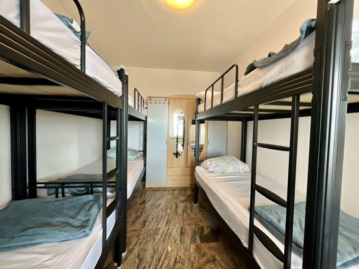 Image No.10-6 Bed Property for sale