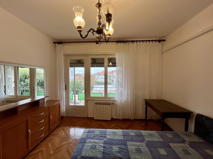 Image No.10-6 Bed Property for sale