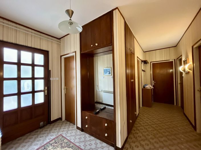 Image No.11-6 Bed Property for sale