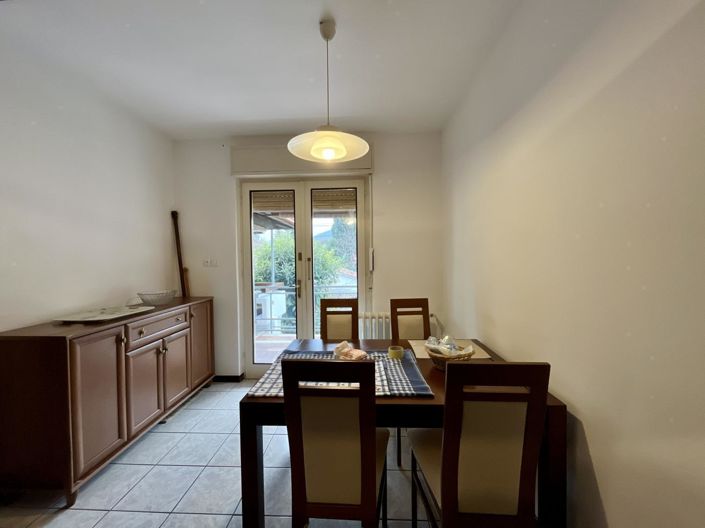 Image No.12-6 Bed Property for sale