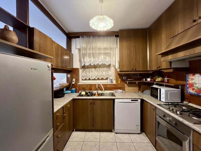 Image No.13-6 Bed Property for sale