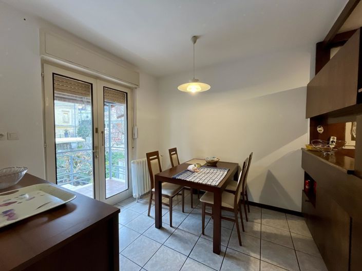 Image No.15-6 Bed Property for sale