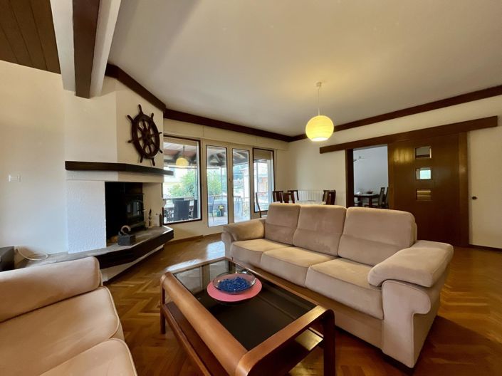 Image No.2-6 Bed Property for sale