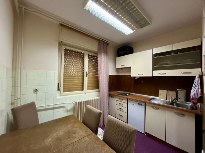 Image No.20-6 Bed Property for sale