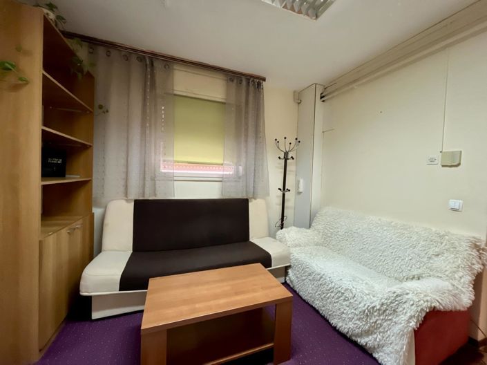 Image No.21-6 Bed Property for sale