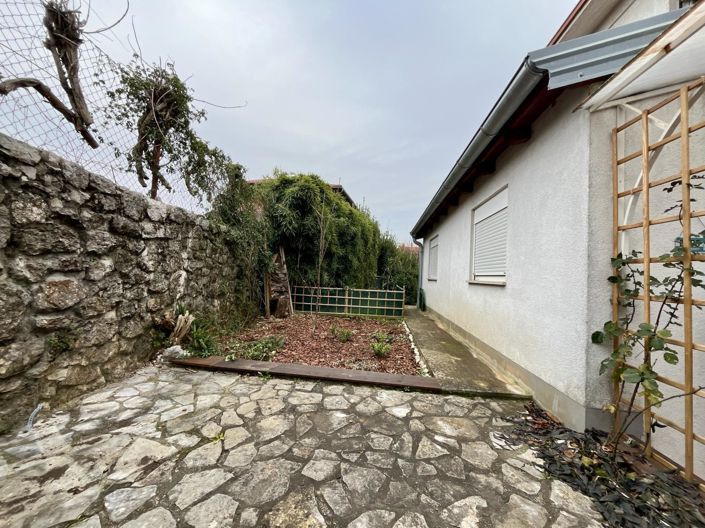 Image No.23-6 Bed Property for sale